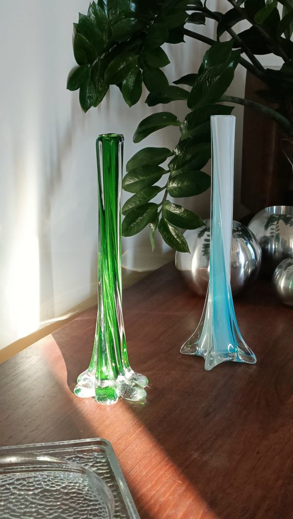 Vase soliflore vert en verre soufflé années 60-70 – Image 4