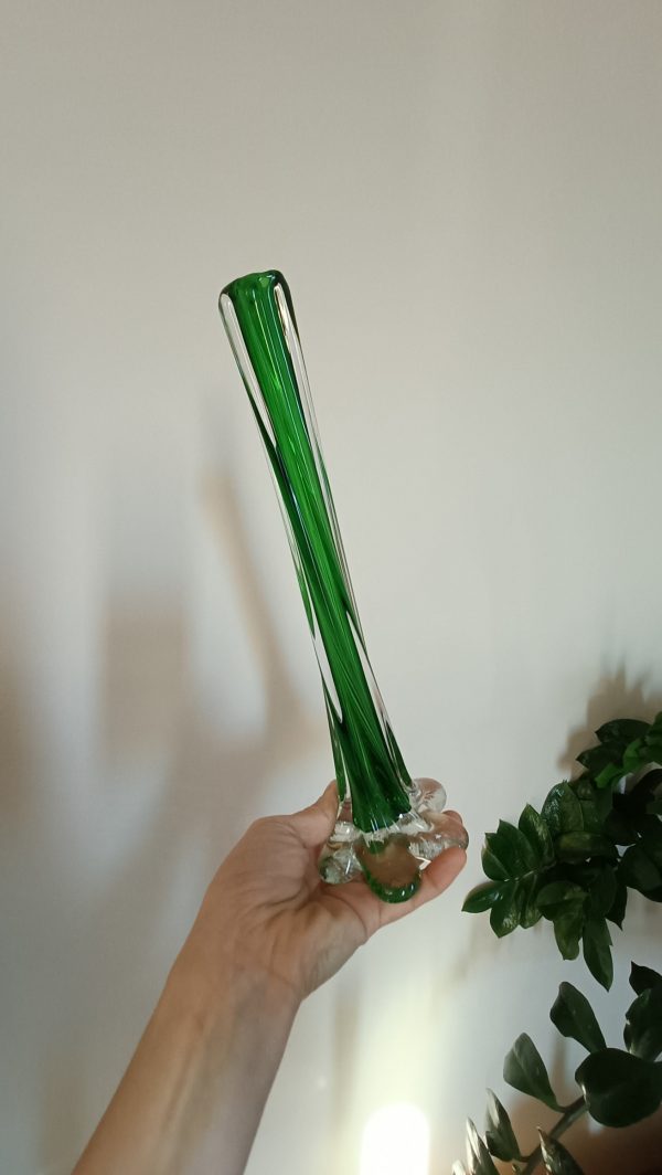 Vase soliflore vert en verre soufflé années 60-70