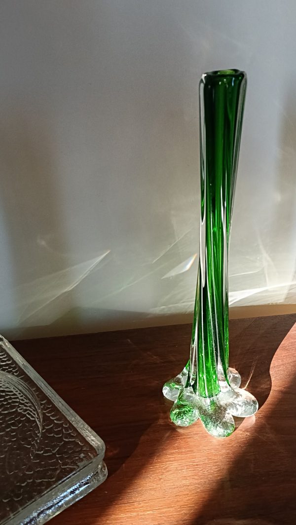 Vase soliflore vert en verre soufflé années 60-70 – Image 3