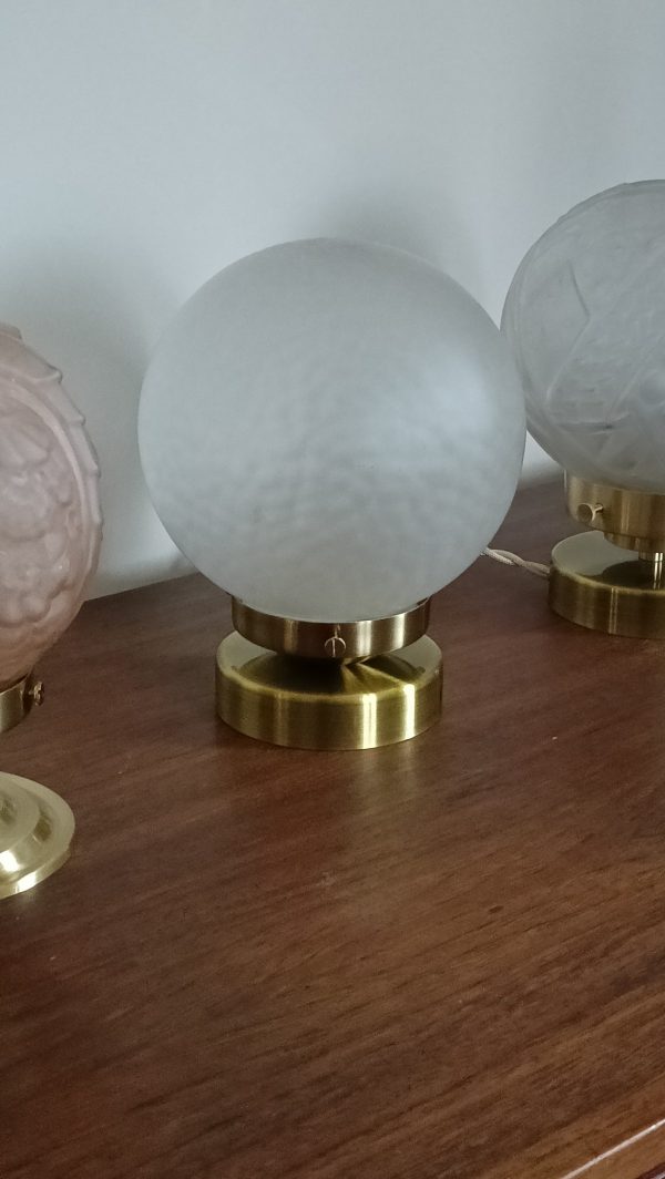 Lampe à poser globe vintage blanc gaufré